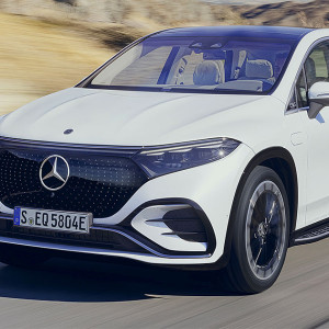  Mercedes Eqs Suv أمامي1