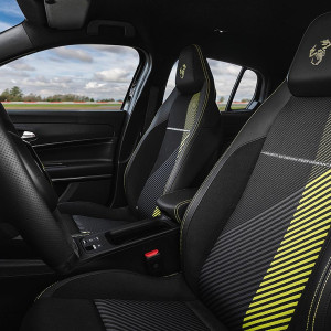  Fiat Abarth 600et interior 2