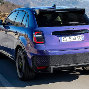  Fiat Abarth 600e Rear 1